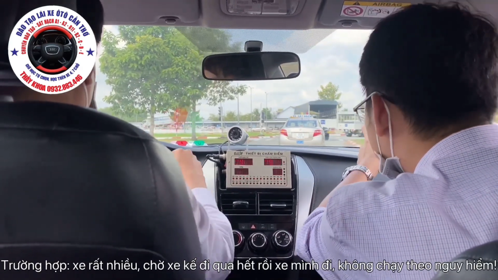 Thầy Khoa hướng dẫn học viên phần thi sa hình sân Tây Đô - Cần Thơ - Phần 2 1 Huong dan hoc vien phan thi sa hinh san Tay Do Can Tho Phan 2