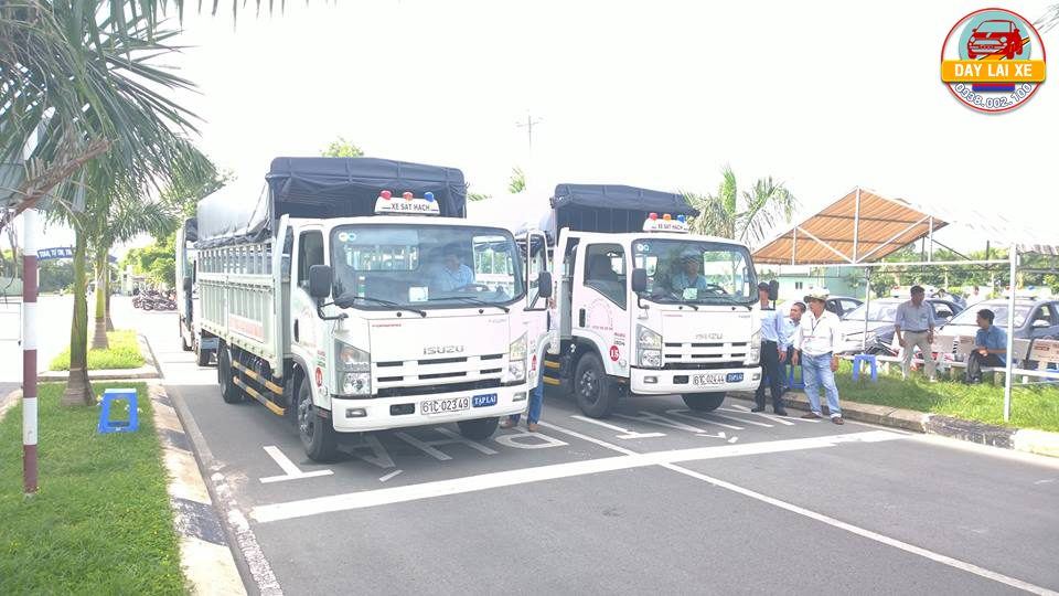 Học bằng lái xe C cần từ bao nhiêu tuổi? 1 hoc bang c can tu bao nhieu tuoi e1678438544904