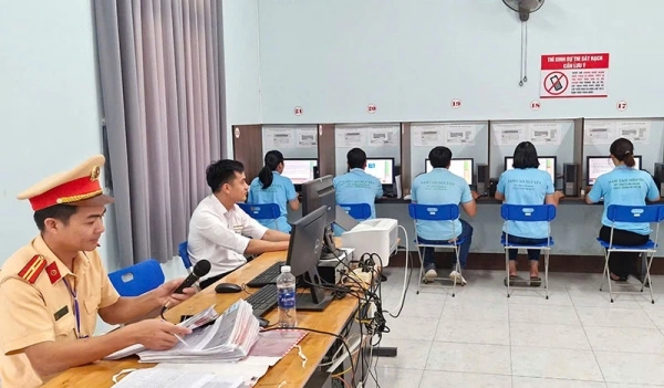 Bằng lái xe quá hạn bao lâu thì phải thi lại lý thuyết? 1 lai-xe