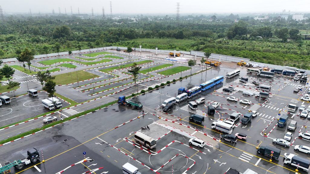 CẬP NHẬT ĐÀO TẠO LÁI XE: TẤT CẢ CÁC LOẠI BẰNG LÁI XE 2026 VÀ ĐỘ TUỔI CHI TIẾT CÁC HẠNG MỚI NHẤT 1 DJI 20251117093311 0061 D