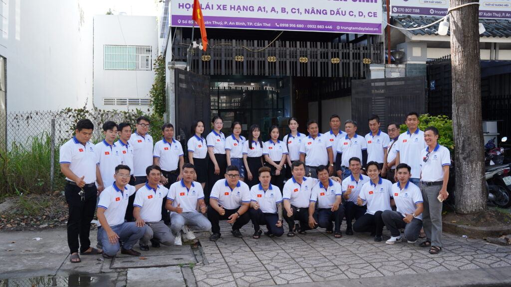 Top 5 Lý Do Bạn Nên Lựa Chọn Trung Tâm Đào Tạo Lái Xe Chất Lượng 1 dao-tao-lai-xe