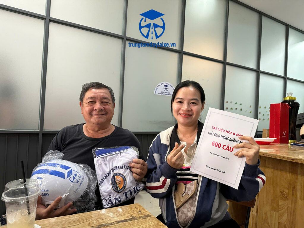 Những lưu ý thi sát hạch đường trường giúp học viên lái xe ôtô tự tin – đạt kết quả tốt! 1 hoc-lai-xe-oto
